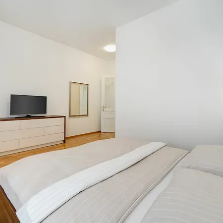 Apartment Bishop
