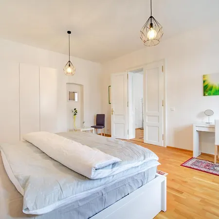 Apartment Bishop *