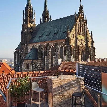 Bishop Apartment *