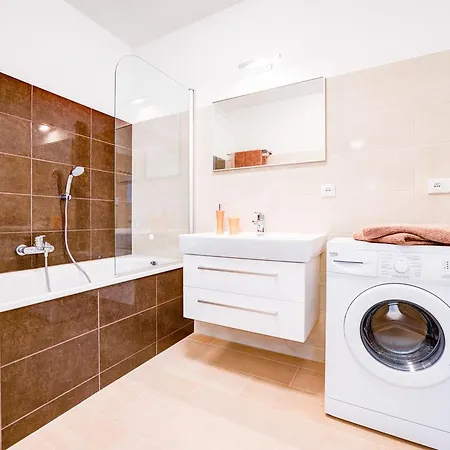 Bishop Apartment *