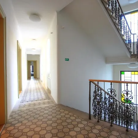 Apartment Bishop